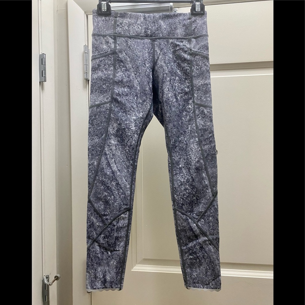 LULULEMON “Tight Stuff Tight II” Legging Pant - sz 6 Area Ice Grey Color - EUC!